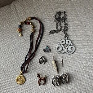 Lot Of 8 Cowboy/southwestern Theme Jewelry- Horse, Hat, Feather Vtg Pin Necklace